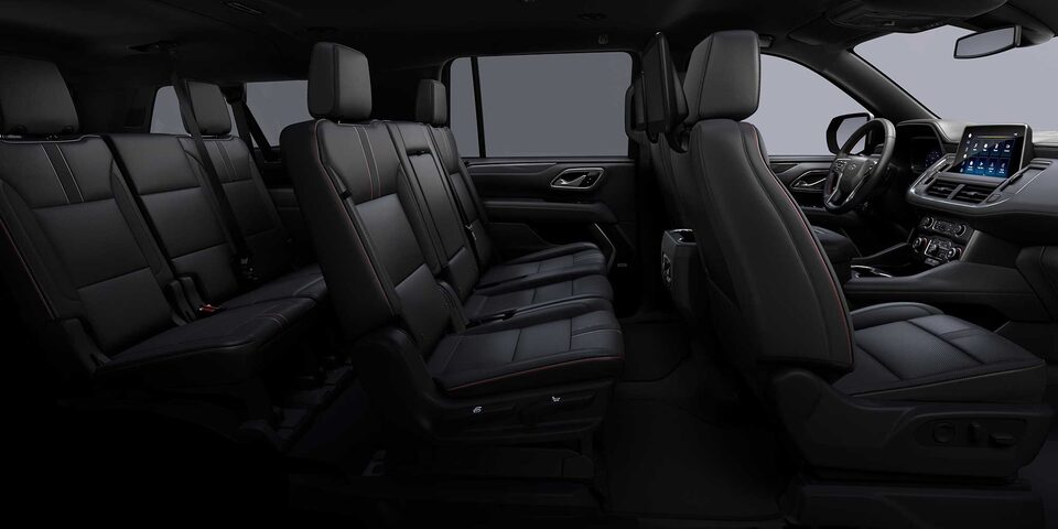Chevrolet Tahoe 2024 con interior en color piel negra con costuras rojas